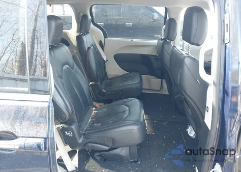 2017 Chrysler Pacifica Touring-L z USA, uszkodzony, nr VIN 2C4RC1BG8HR594451